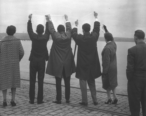 Despidiendo a familiares emigrantes, A Coruña, 1957