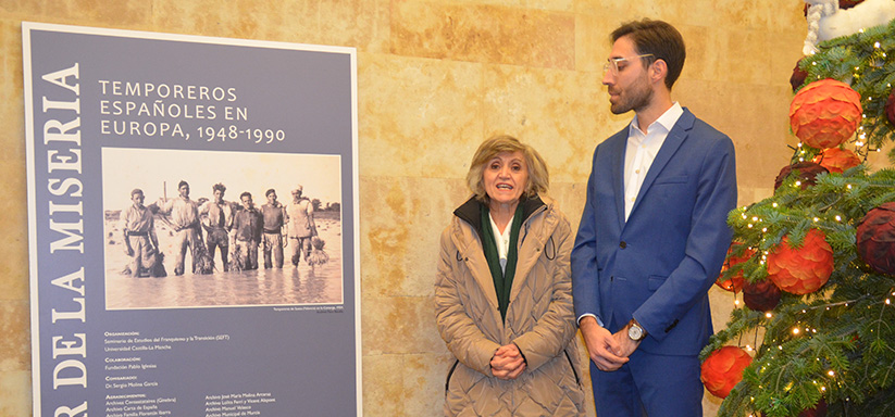 Luisa Carcedo, directora de la Fundación Pablo Iglesias; junto a Sergio Molina, comisario de la exposición