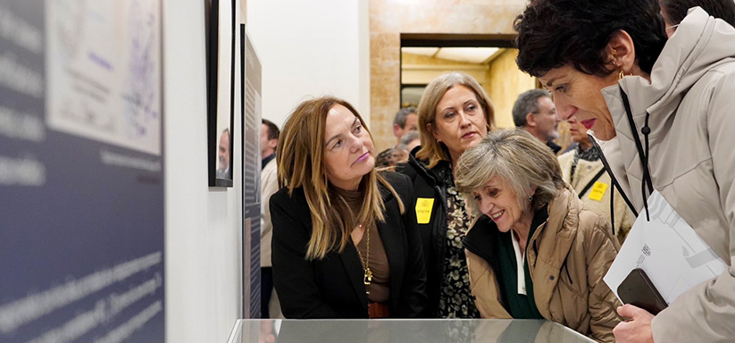 De izquierda a derecha: Elena Bernardo, Directora General de la Ciudadanía Española en el Exterior; Luisa Carcedo, directora de la Fundación Pablo Iglesias; y Elma Saiz, Ministra de Inclusión, Seguridad Social y Migraciones