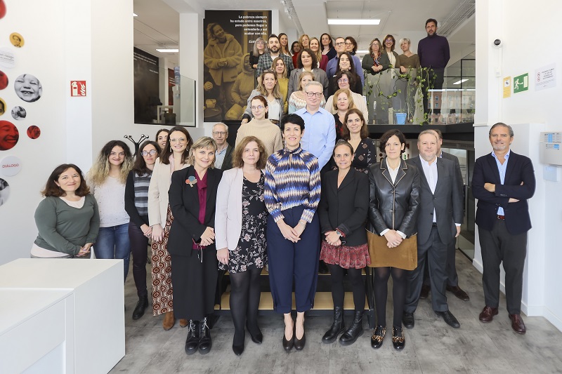 La ministra Elma Saiz con el equipo de Inclusión
