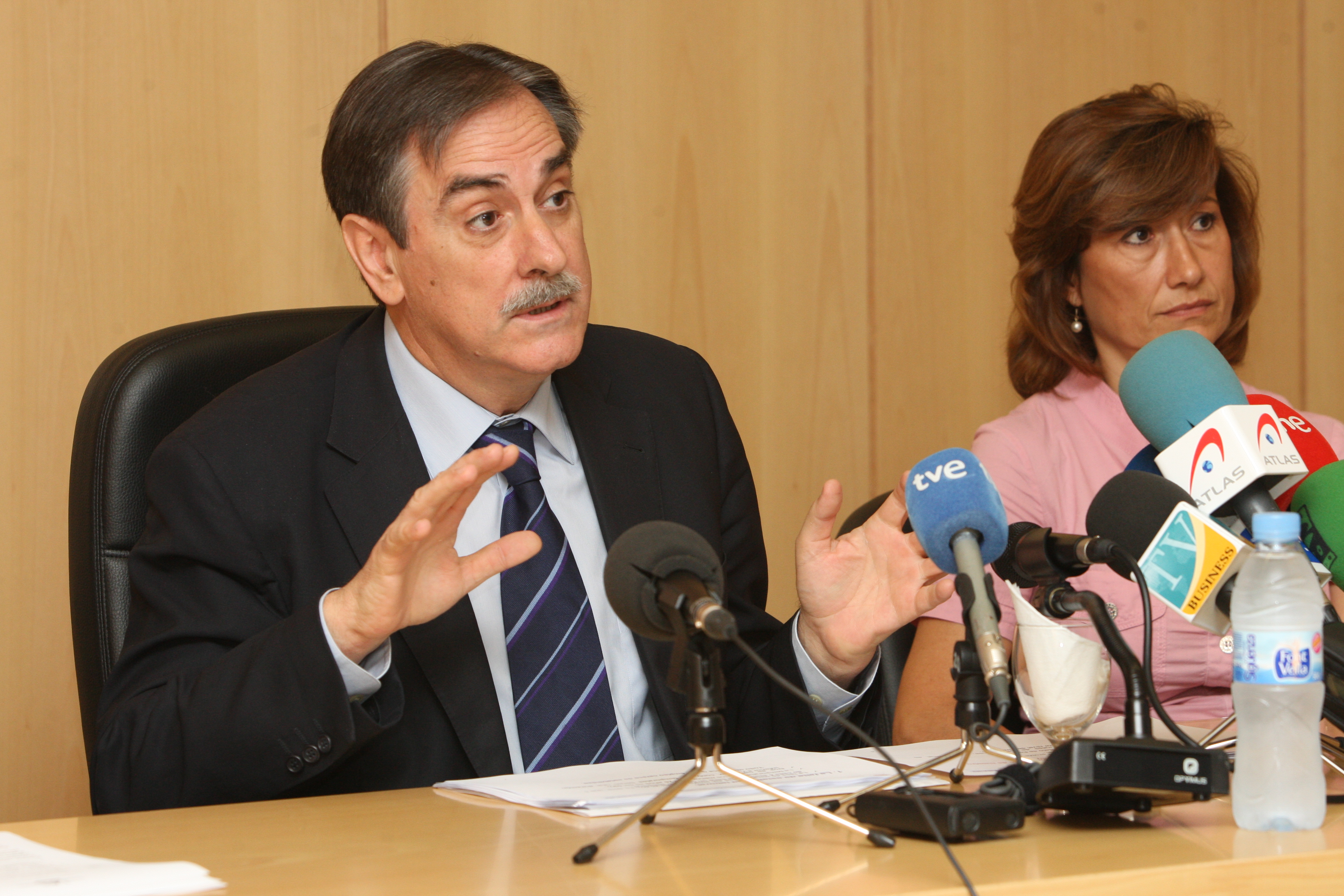 Valeriano Gómez en un momento de su intervención