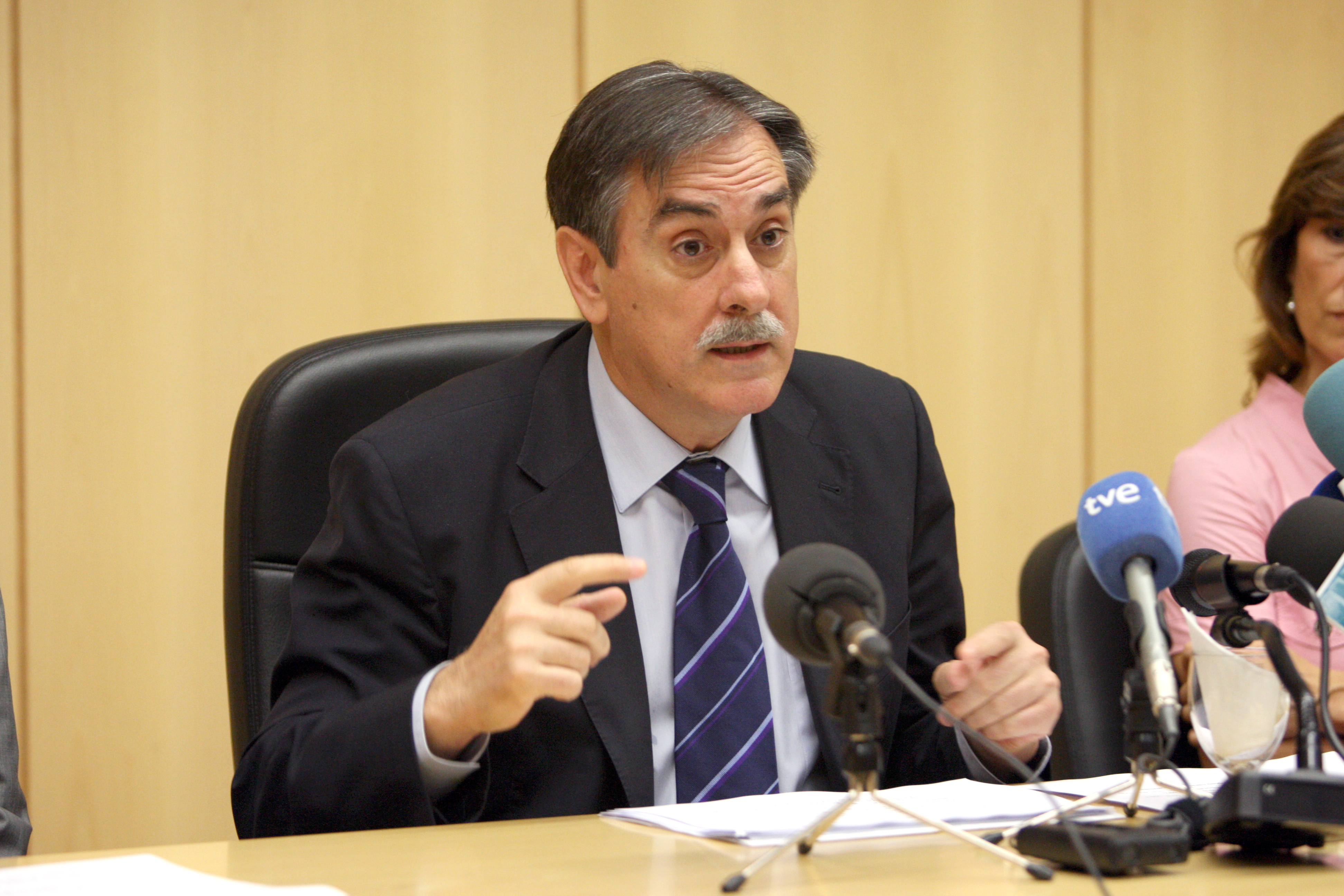 Valeriano Gómez, ministro de Trabajo e Inmigración