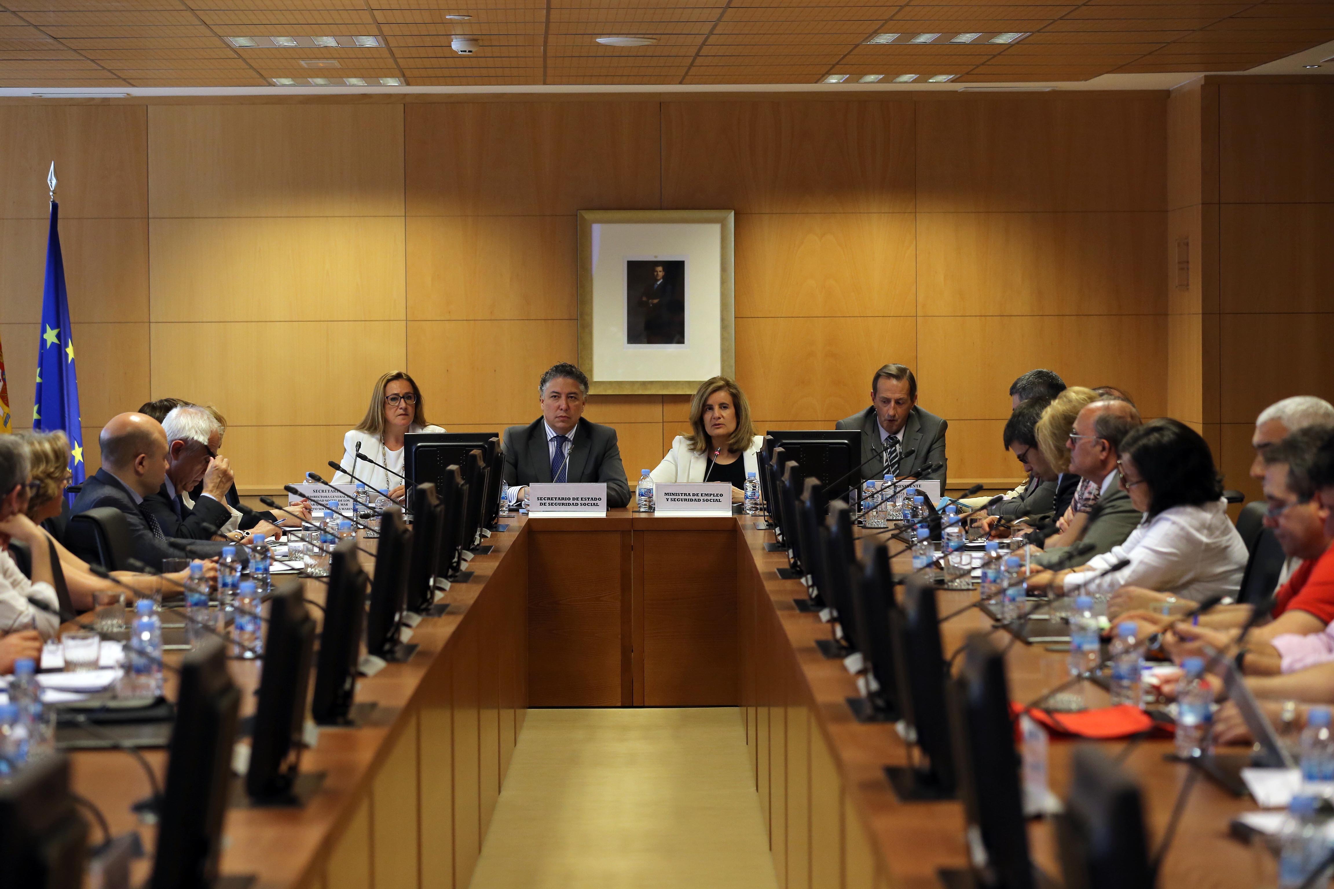 Fátima Báñez en el Consejo General del ISM