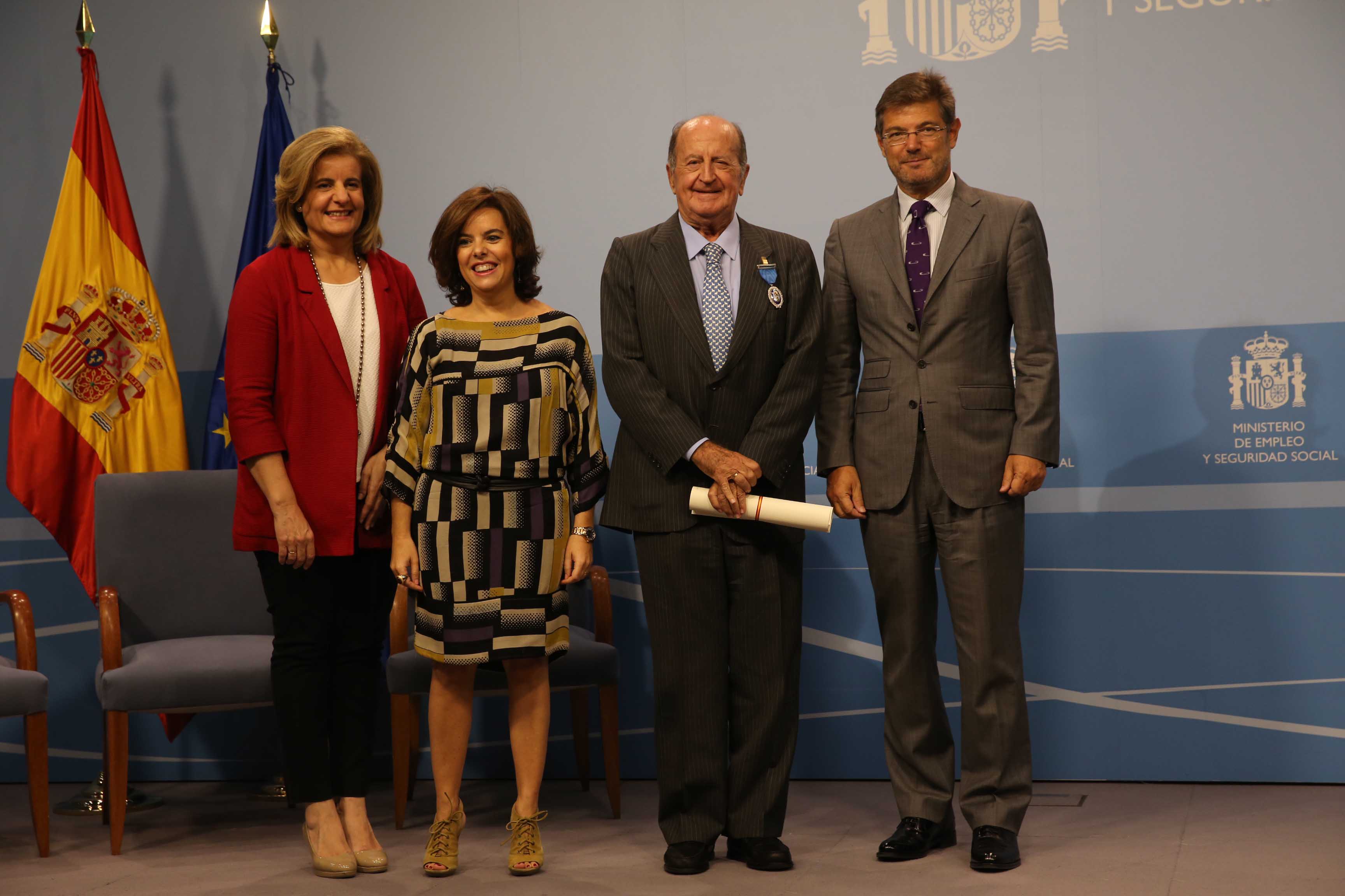  Fátima Báñez entrega 7 Medallas de Plata al Mérito en el Trabajo