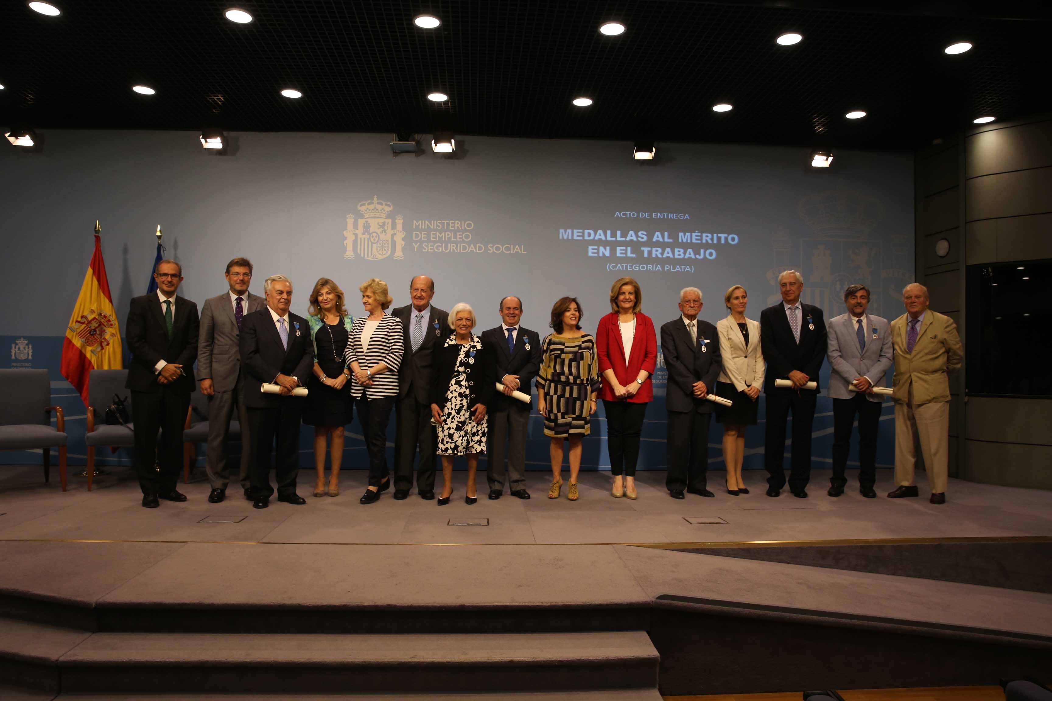  Fátima Báñez entrega 7 Medallas de Plata al Mérito en el Trabajo